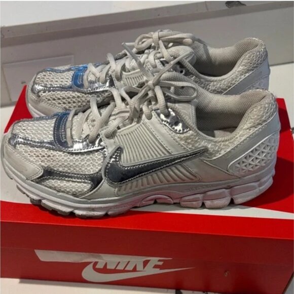 Nike Vomero 5 white and silver metallic athletic sneakers shoes size women's 9.5 - Picture 2 of 4